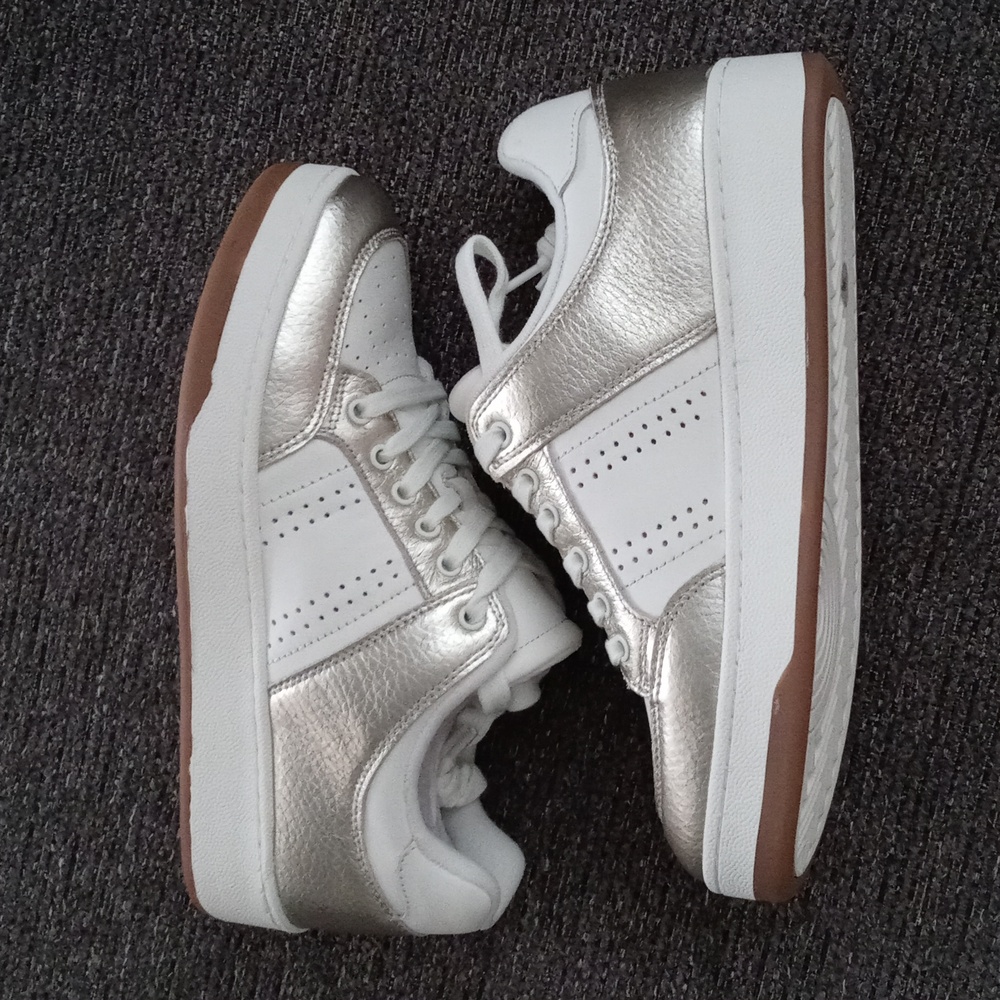 🆕️ 🌞Marc Fisher🌞 - "Flynnt" Ivory/Gold Metallic Leather Sneaker - Picture 6 of 11